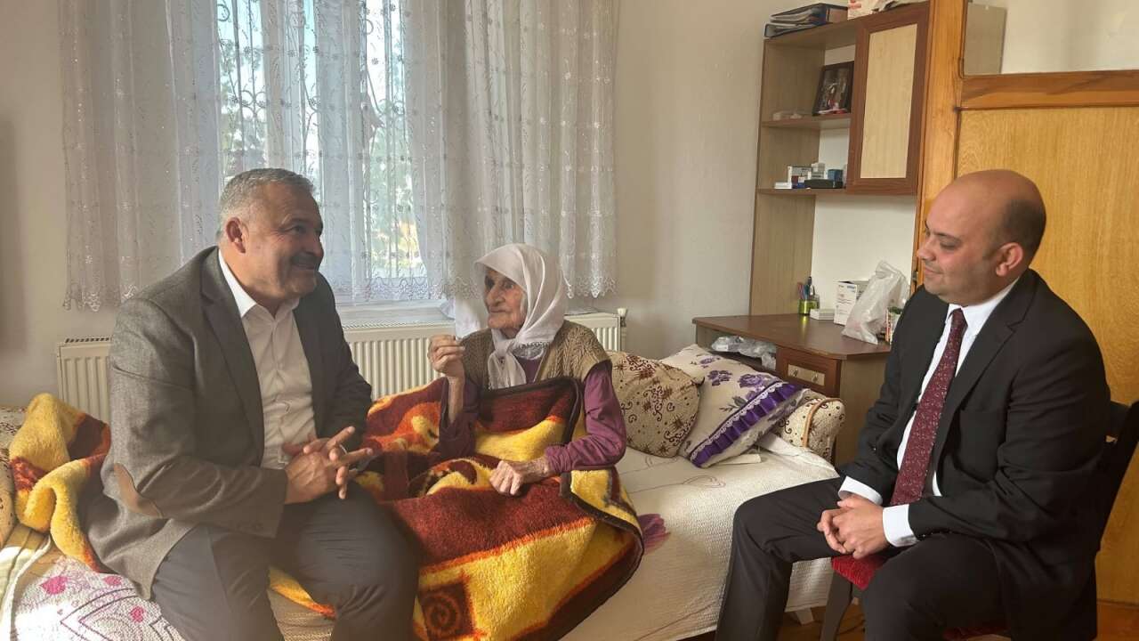 Kavaklıdere’de 101 Yaşındaki Fatma Acar’a Dünya Yaşlılar Günü Ziyareti