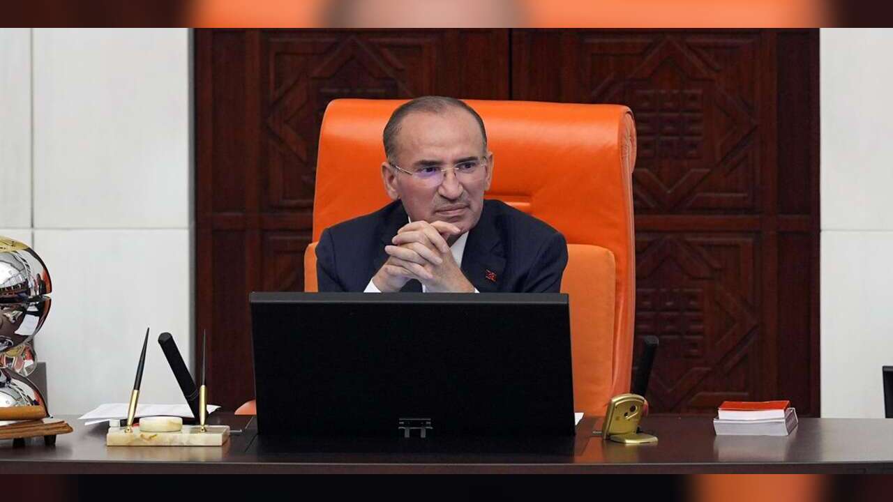 Bekir Bozdağ İstifa Etti