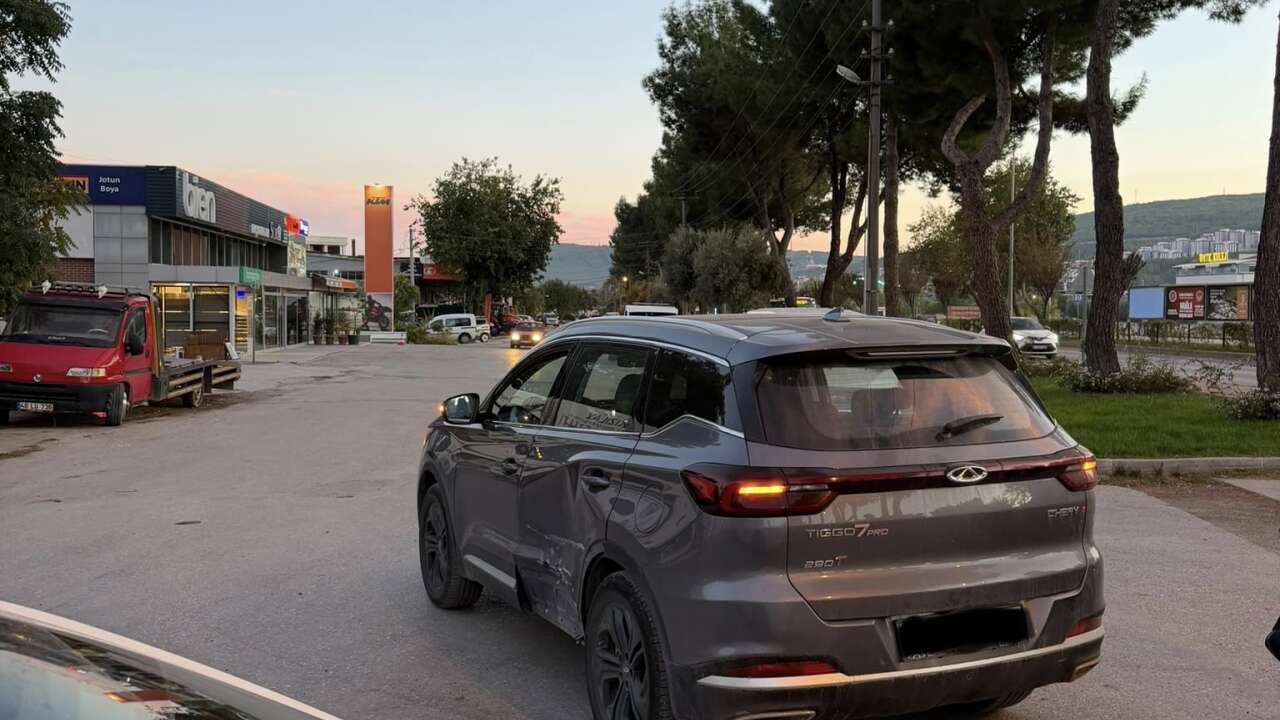 Menteşe’de Sanayi İçinde Kaza: Araçlar Hasar Aldı