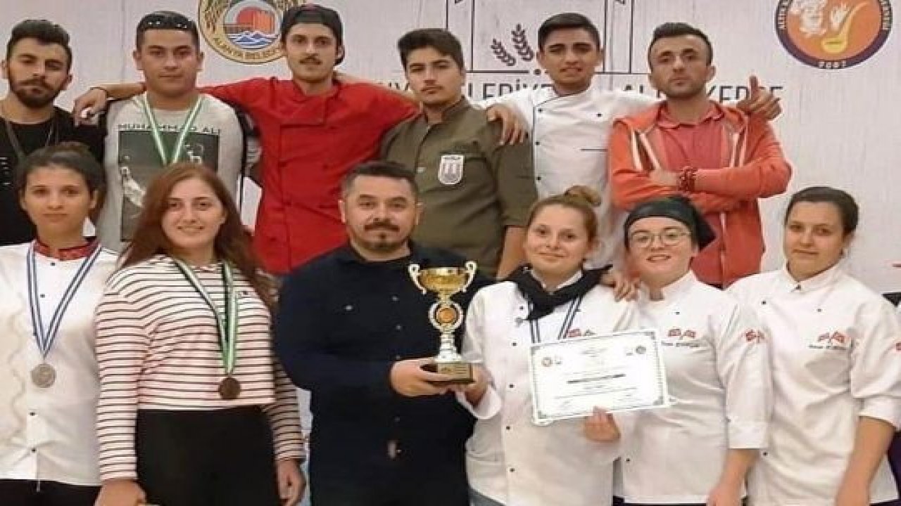 Aşçılık Öğrencilerine Madalya Yağmuru