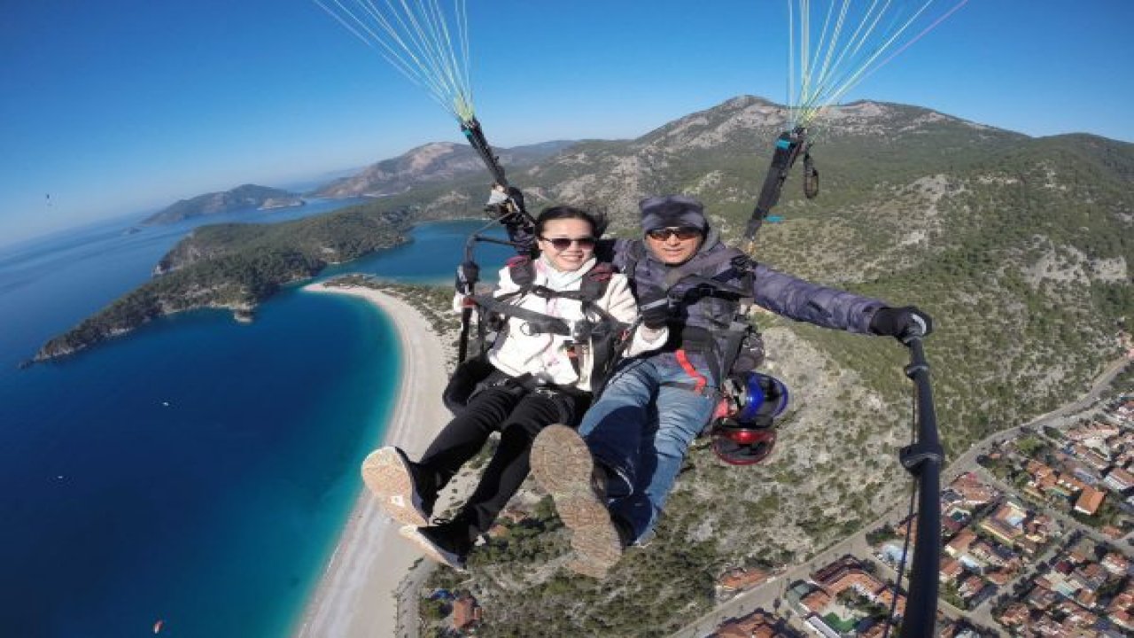 Çinliler yeni yılı Ölüdeniz semalarında kutladı