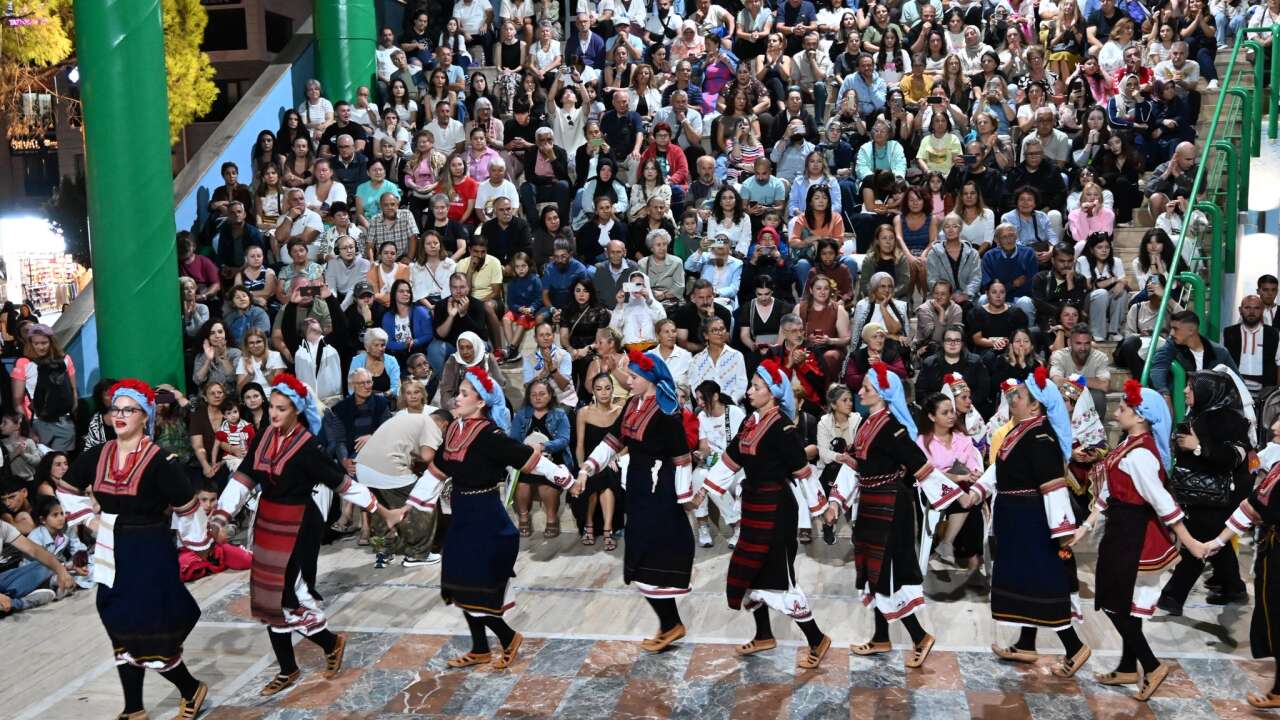 Fethiye’de Uluslararası Halk Dansları Festivali Renkli Görüntülere Sahne Oldu