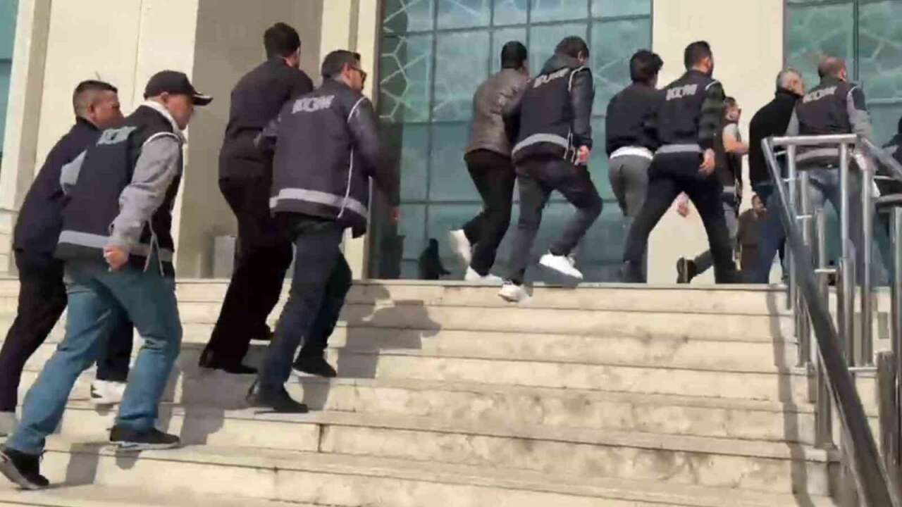 Pavyon Soruşturması Büyüdü: Belediye Başkan Yardımcısı, Polis ve Adliye Personeli Gözaltında