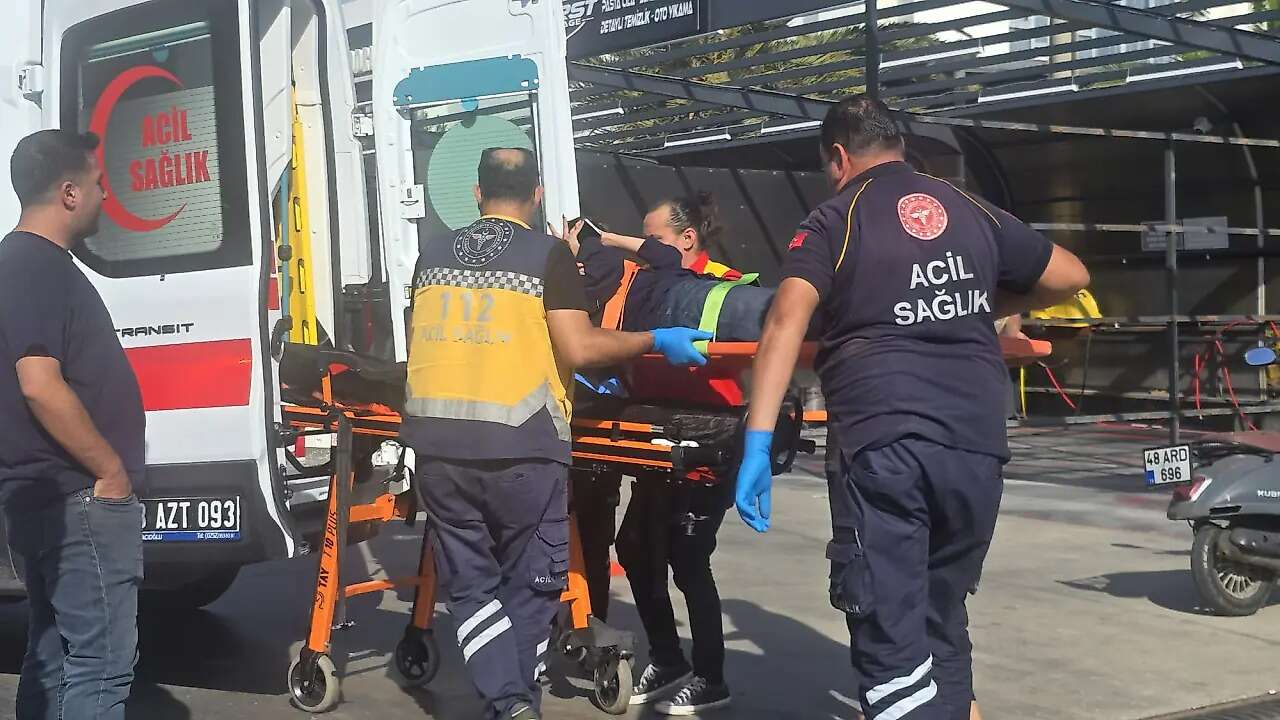 Muğla'da Yaralanan Motosiklet Sürücüsüne İlk Müdahaleyi Vatandaşlar Yaptı