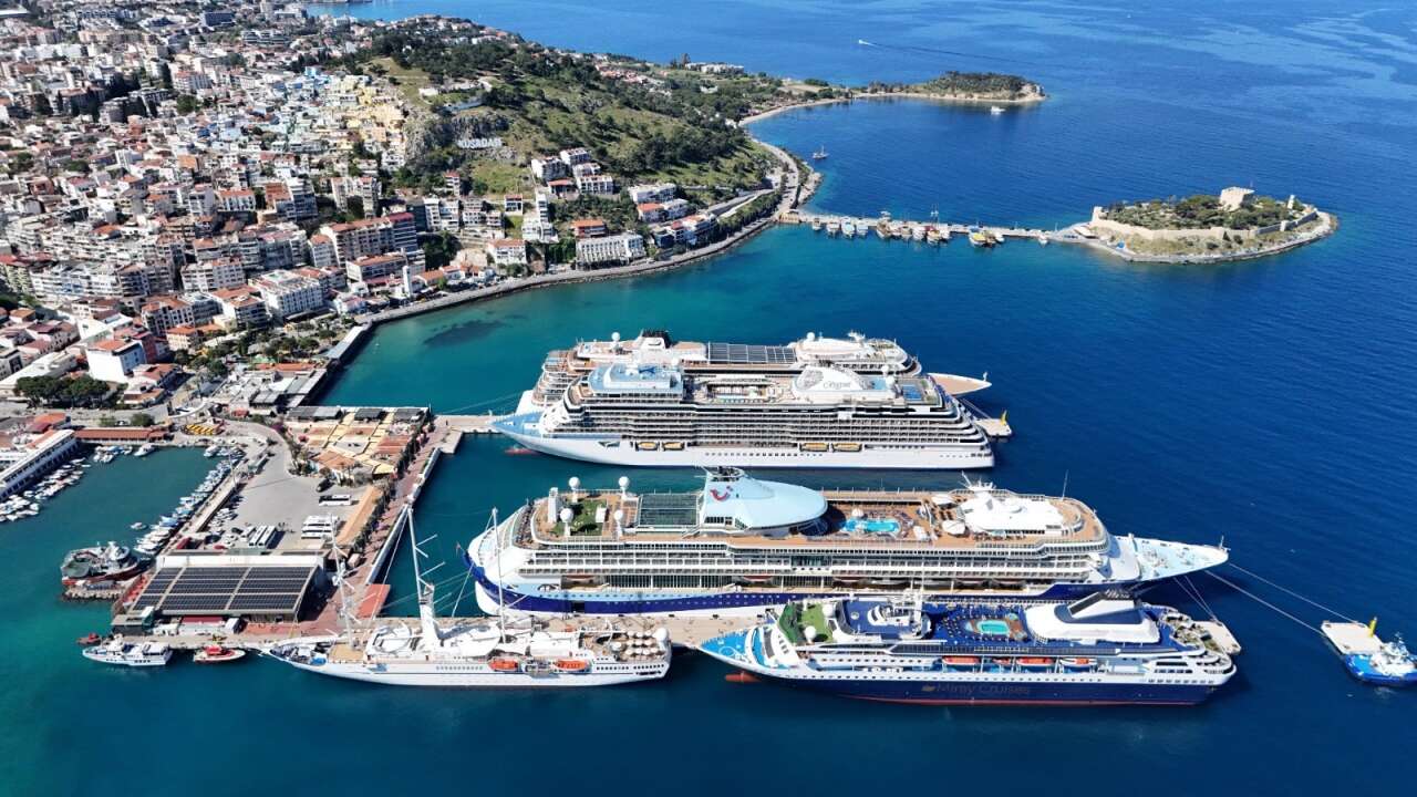 Vakıf Devirleri Devam Ediyor: Kuşadası Limanı Vakıf Adına Tescil Edildi