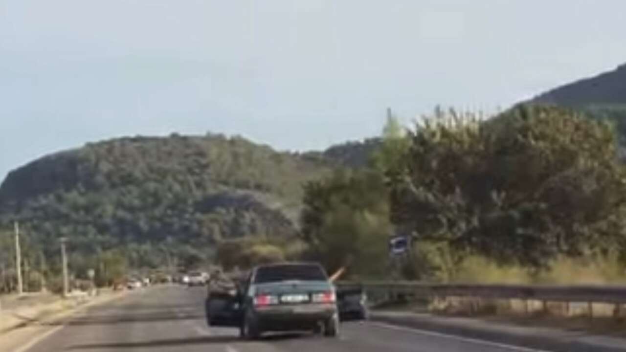 Muğla’da Trafikte Tehlikeli Görüntü: Kapıları Açık, Müzik Son Ses