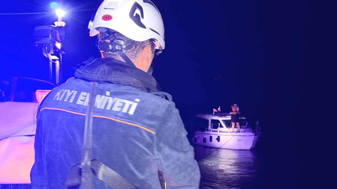 Muğla’da Teknede 2 Kişi Vardı, Ekipler Kurtardı