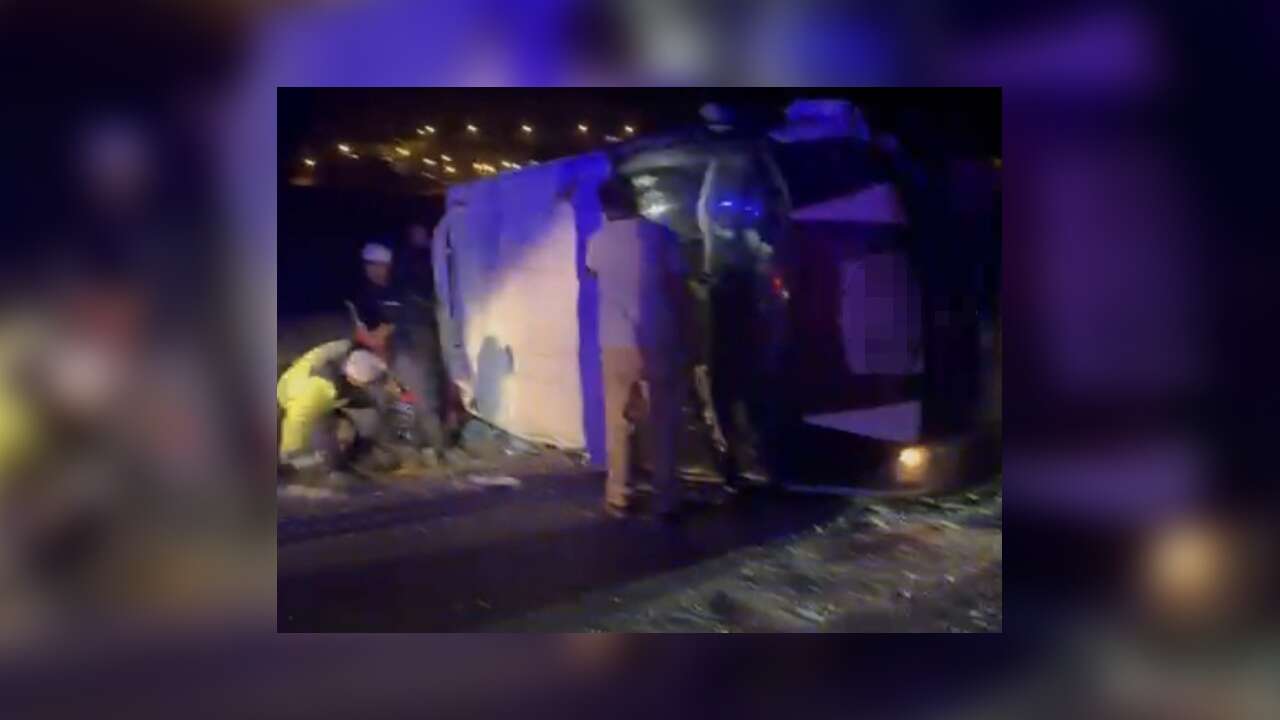 Otomobil ile İşçi Minibüsü Çarpıştı: 1 Ölü, 2’si Ağır 7 Yaralı