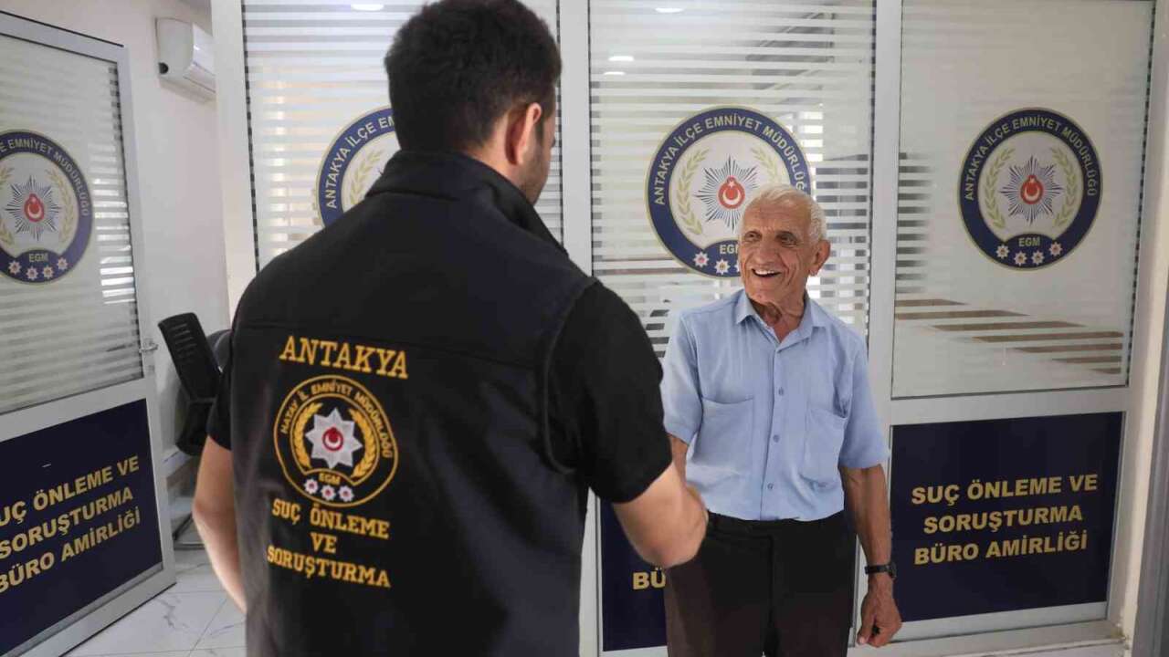 75 Yaşındaki Adamı Evlilik Vaadiyle Kandırdı, Baklava Alırken Kaçtı