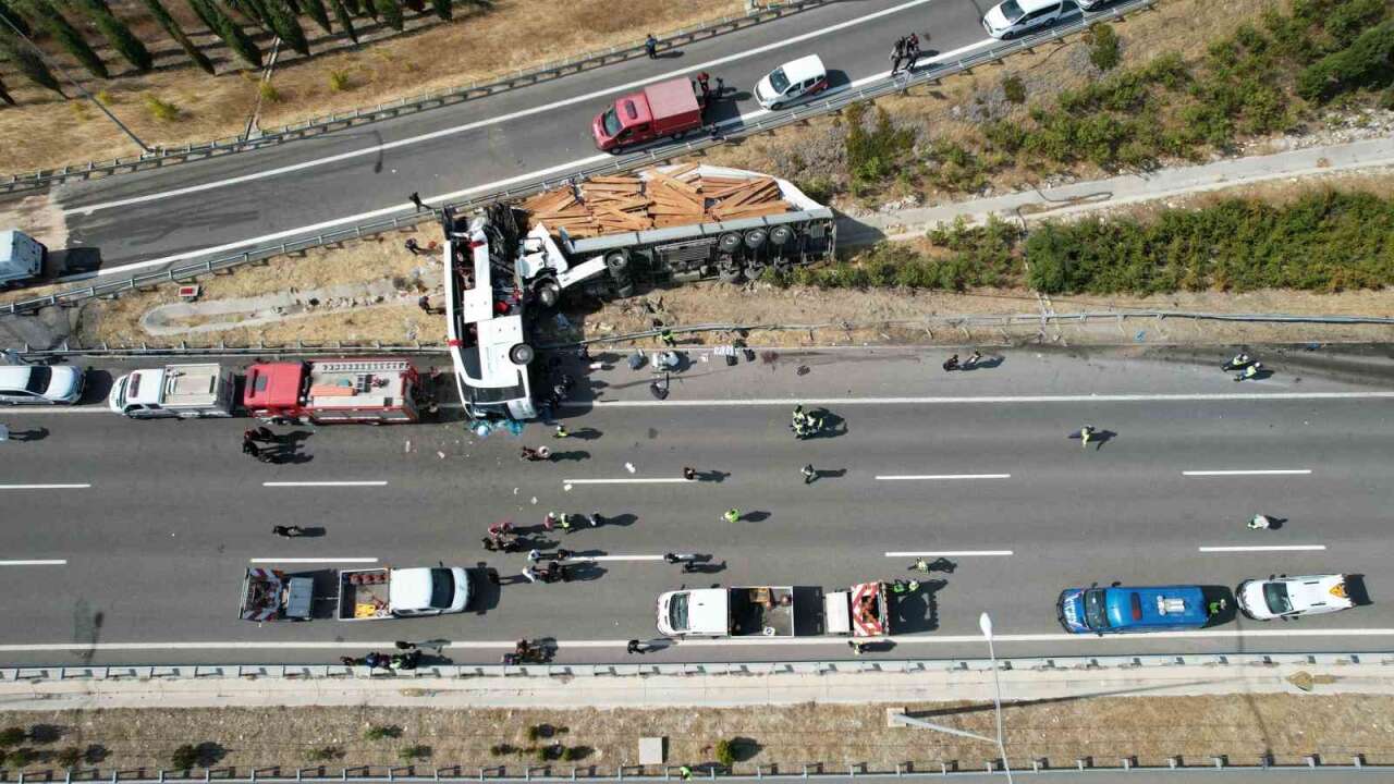 Manisa’daki Feci Kazada 2 Şoför Gözaltında