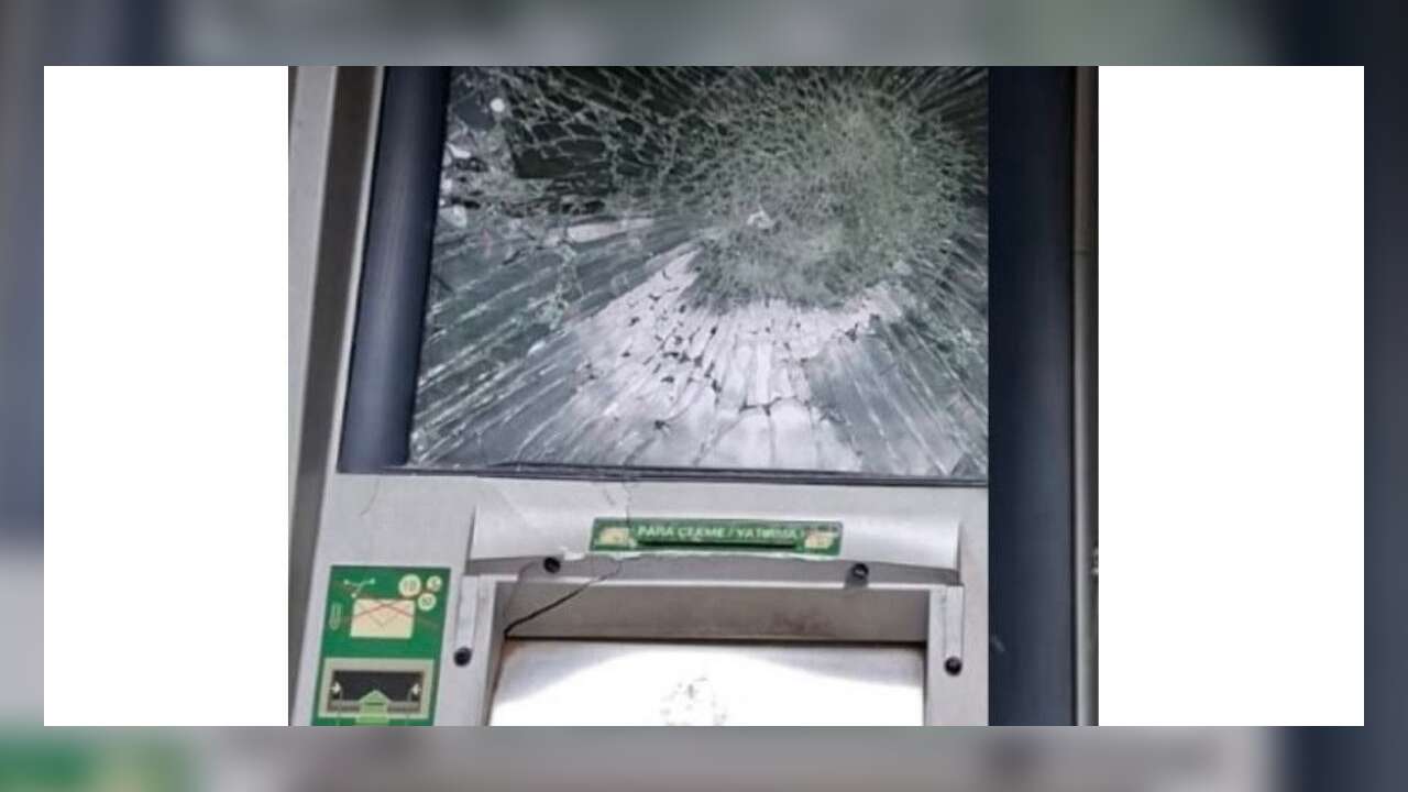 Muğla’da ATM’den Para Çekemeyince Ortalığı Birbirine Kattı