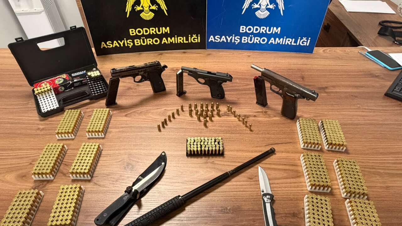 Bodrum’da Polis Denetimlerinde Çok Sayıda Silah Ele Geçirildi: 2 Tutuklama
