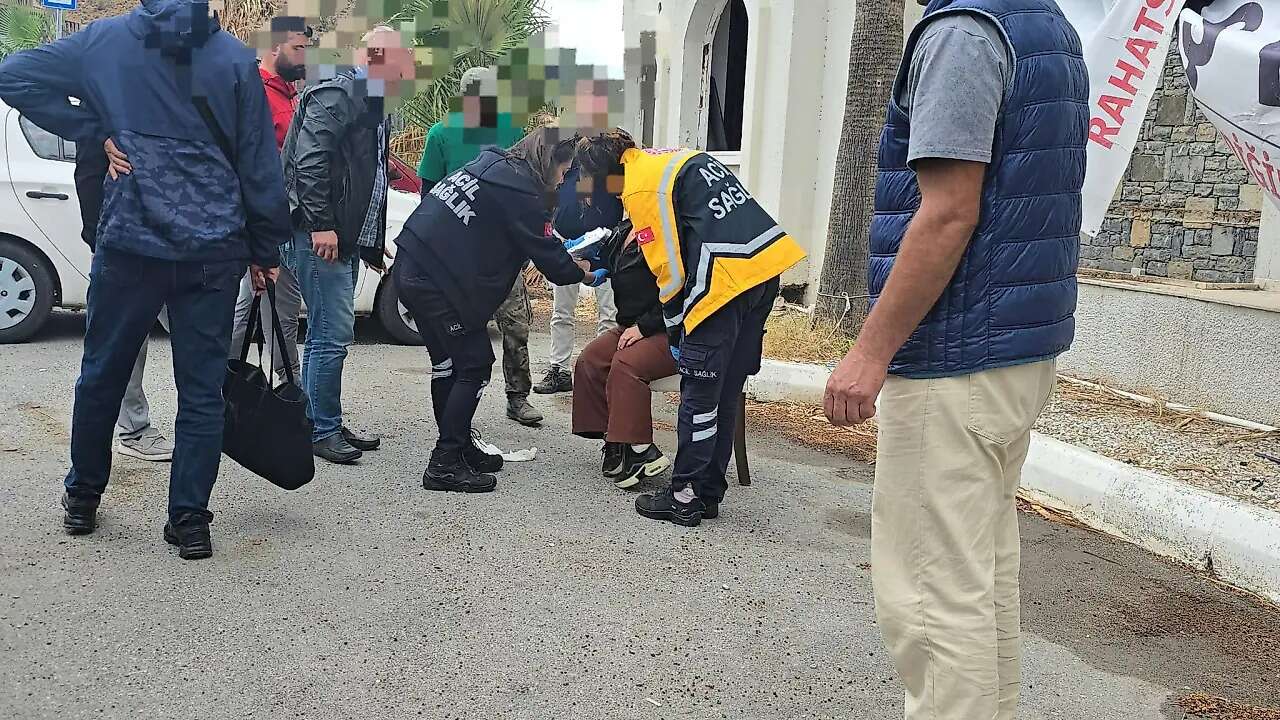 Muğla’da Dolmuş Şoförü İndirdiği Yolcuya Çarptı