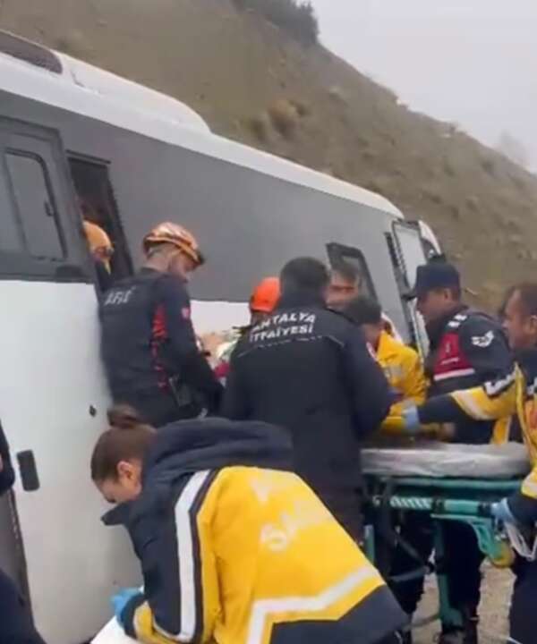 Muğla’dan Antalya’ya Giden Otobüs Kaza Yaptı: 12 Kişi Yaralandı