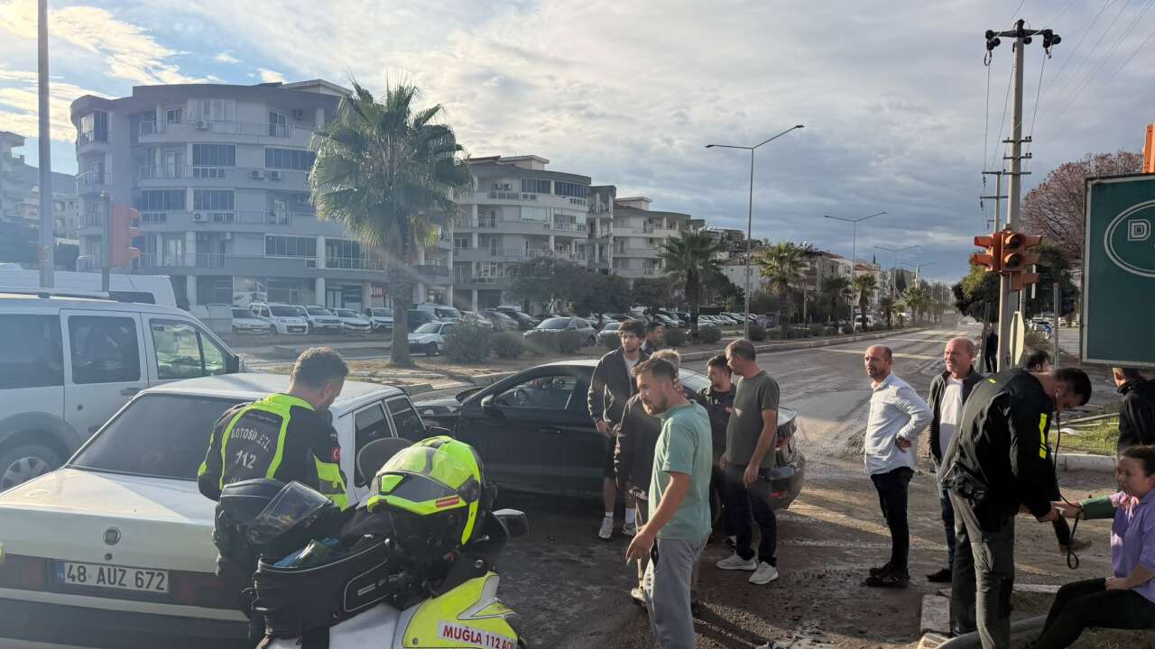 Muğla’da Adliye Kavşağı’nda Kaza