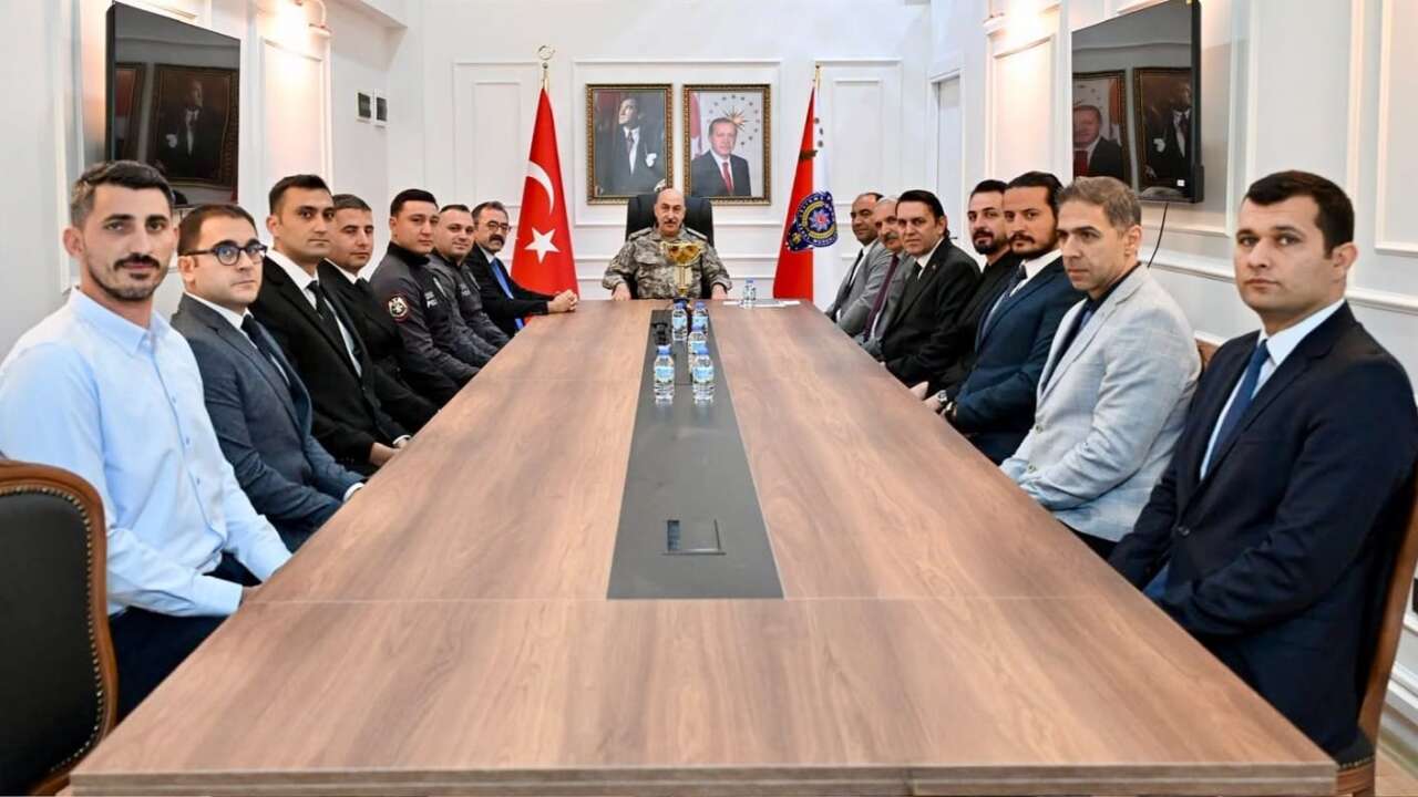 Muğla’da İl Birincisi Olan Emniyetin Voleybol Takımına Tebrik