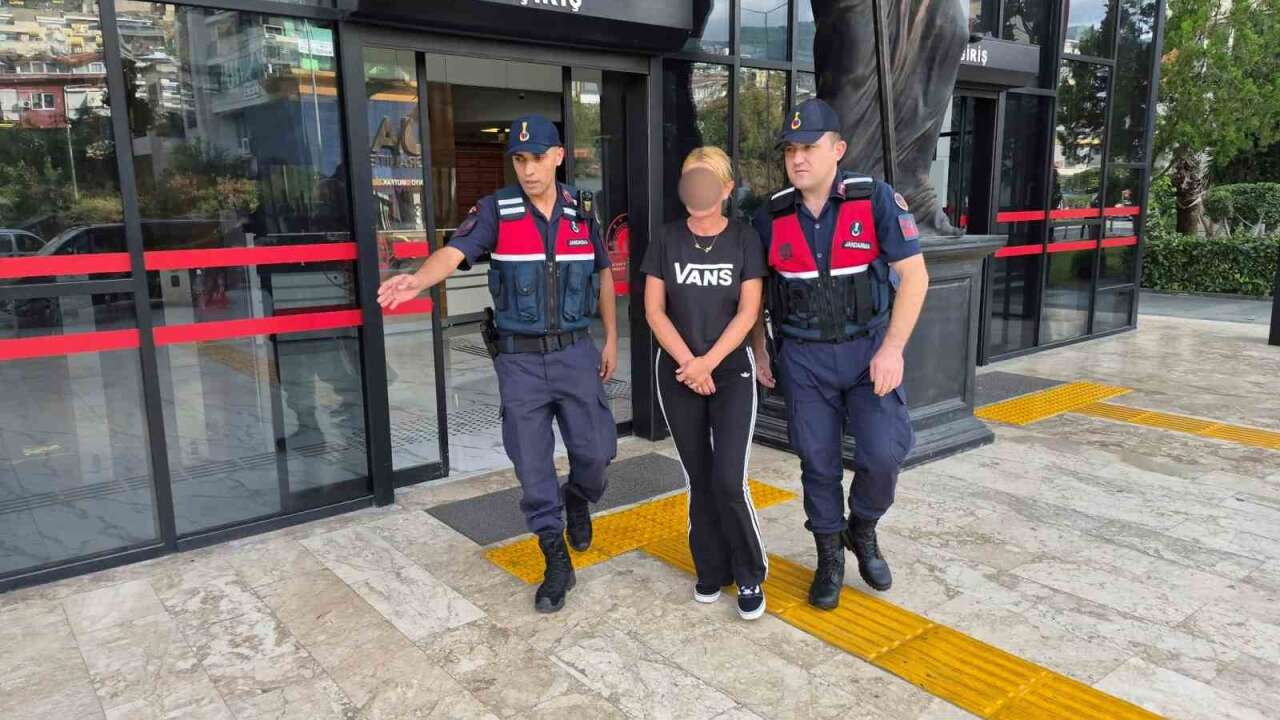 Alkollü Eşini Odaya Çıkarmak İsterken Ölümüne Neden Oldu