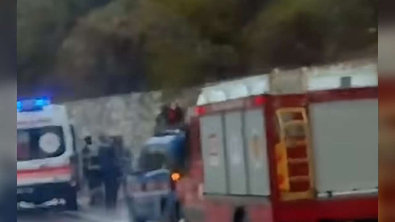Muğla’da Kamyon Şarampole Yuvarlandı: 2 Kişi Yaralandı