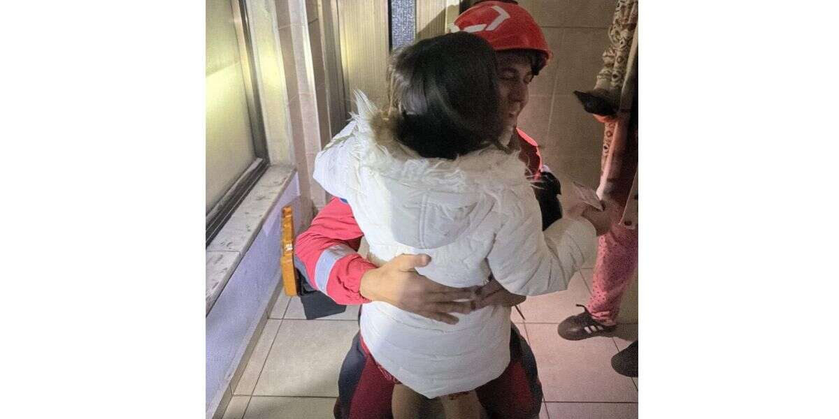 Menteşe’de Asansörde Mahsur Kalan 7 Yaşındaki Çocuk Kurtarıldı