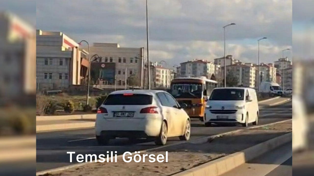 Muğla’da Ters Şerit Tartışması: Araçtan İnip Sürücünün Üzerine Yürüdü