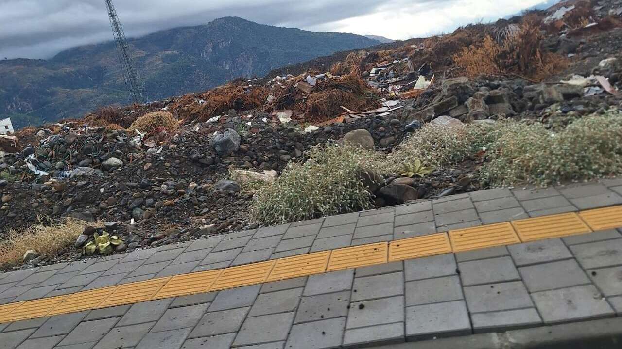 Köyceğiz’de Okulun Karşısına Çöp Dökülüyor: Kötü Koku Tepki Çekti