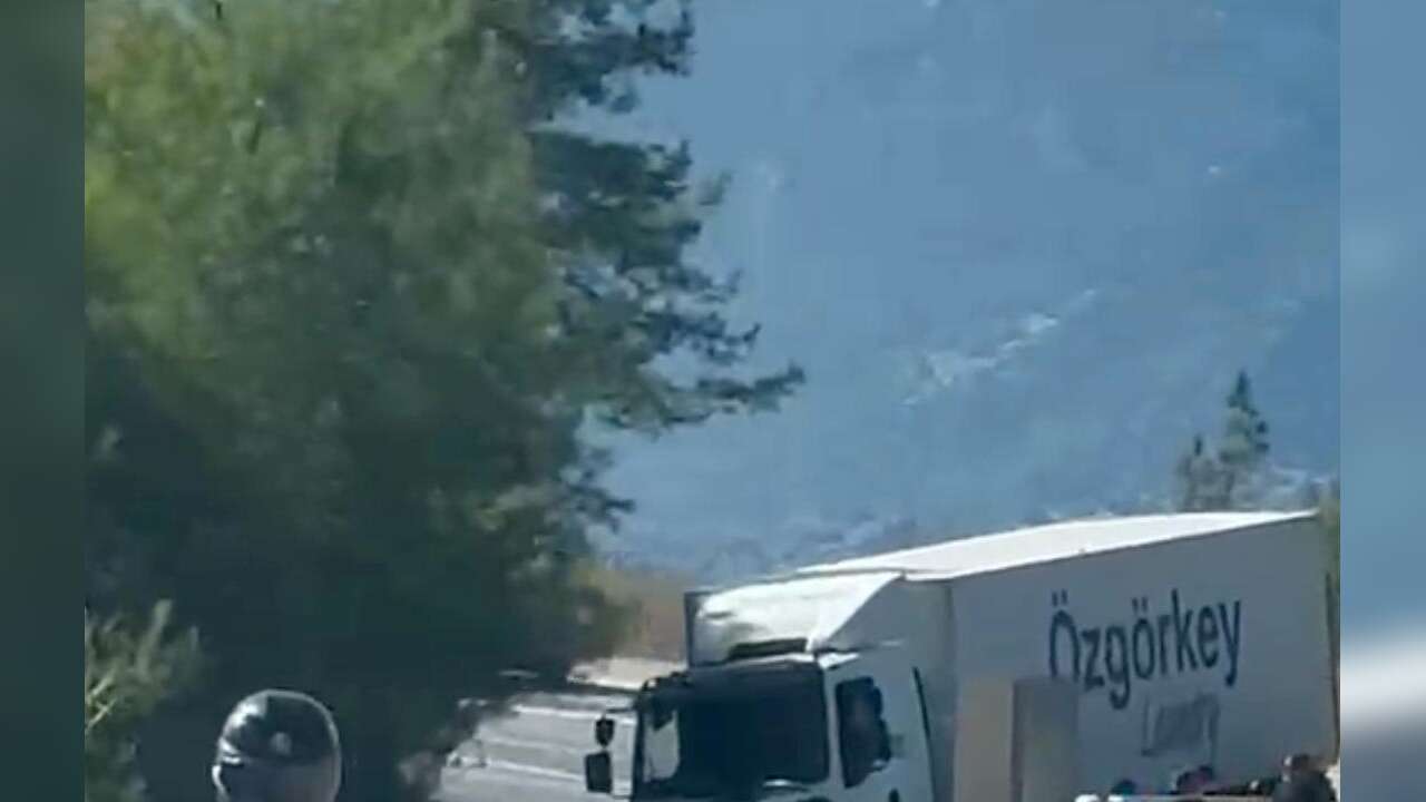Cip ile Kamyon Kafa Kafaya Çarpıştı: 1 Ölü