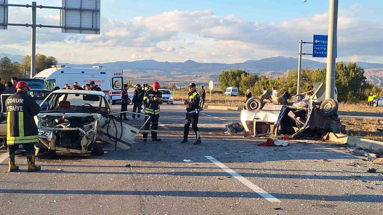 İki Otomobil Çarpıştı: 9 Yaşındaki Çocuk Hayatını Kaybetti