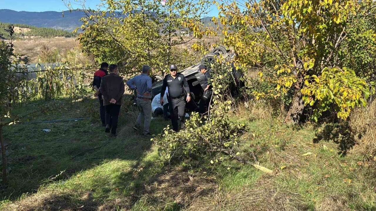 Kamyonet 38,5 Metre Aşağı Yuvarlandı: 1 Ölü, 1 Yaralı