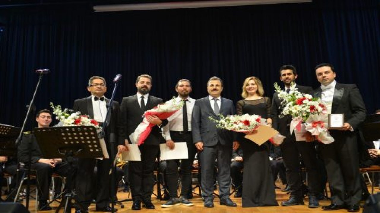 TSK Armoni Mızıkası üniversitede dinleyicilerle buluştu