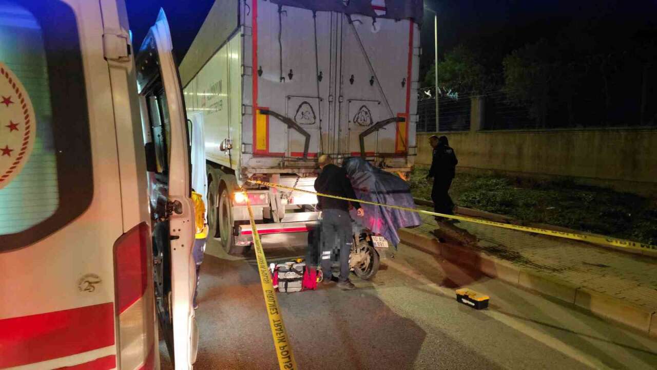 Motosiklet Tırın Dorsesine Çarptı: Genç Sürücü Öldü