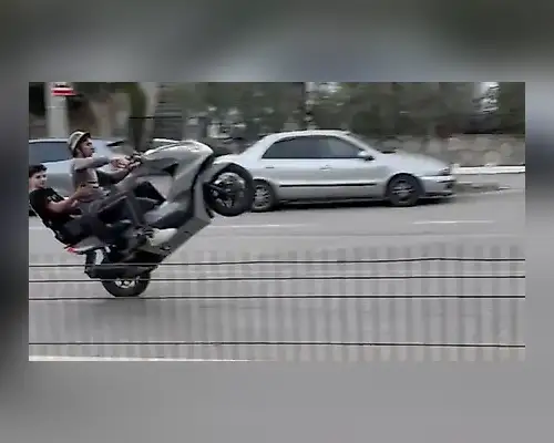Muğla’da Çocuk Parkının Yanında Tehlikeli Hareketler