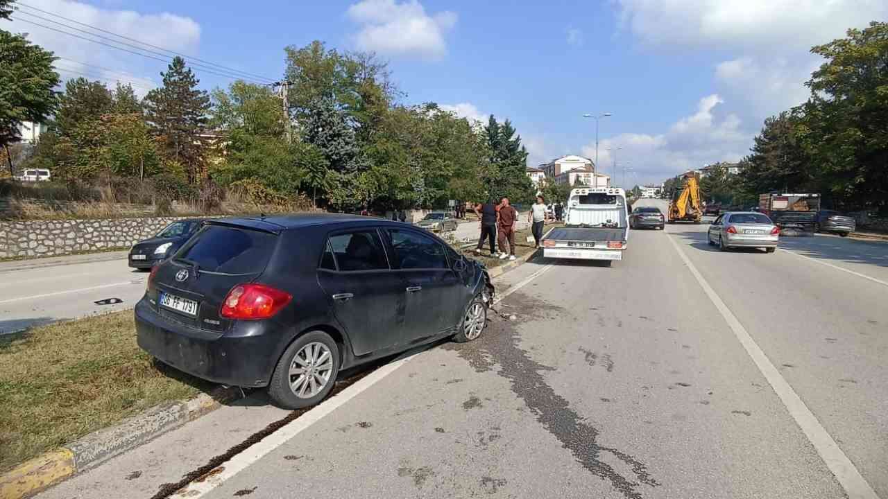 Otomobil ile Motorlu Bisiklet Çarpıştı: Sürücü Hayatını Kaybetti