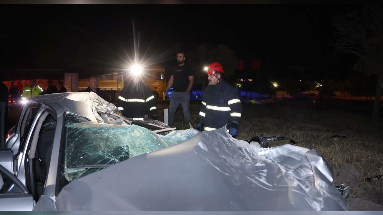 Tır ile Otomobil Çarpıştı: Karı Koca Hayatını Kaybetti