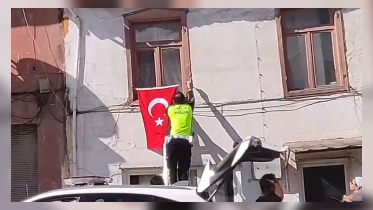 Milas Emniyetinden Anlamlı Hareket: Türk Bayrağına Sahip Çıktılar