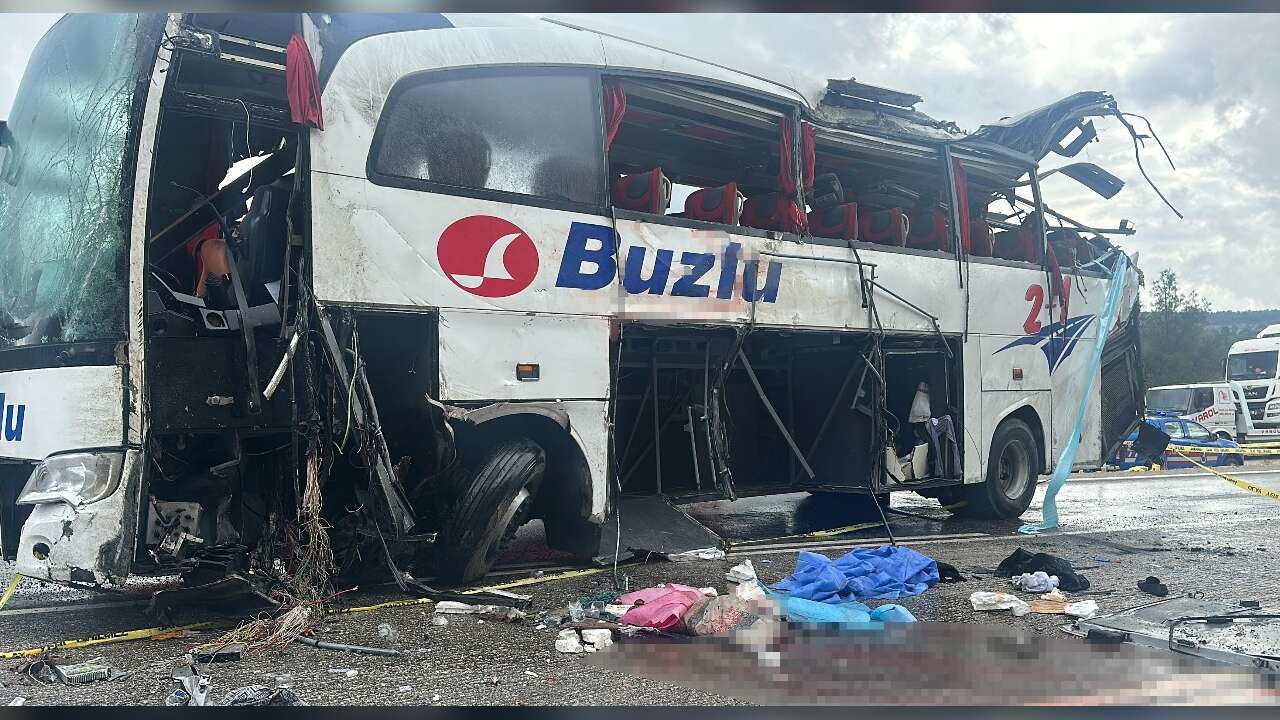 Yolcu Otobüsü Devrildi: 1 Ölü, 8 Yaralı