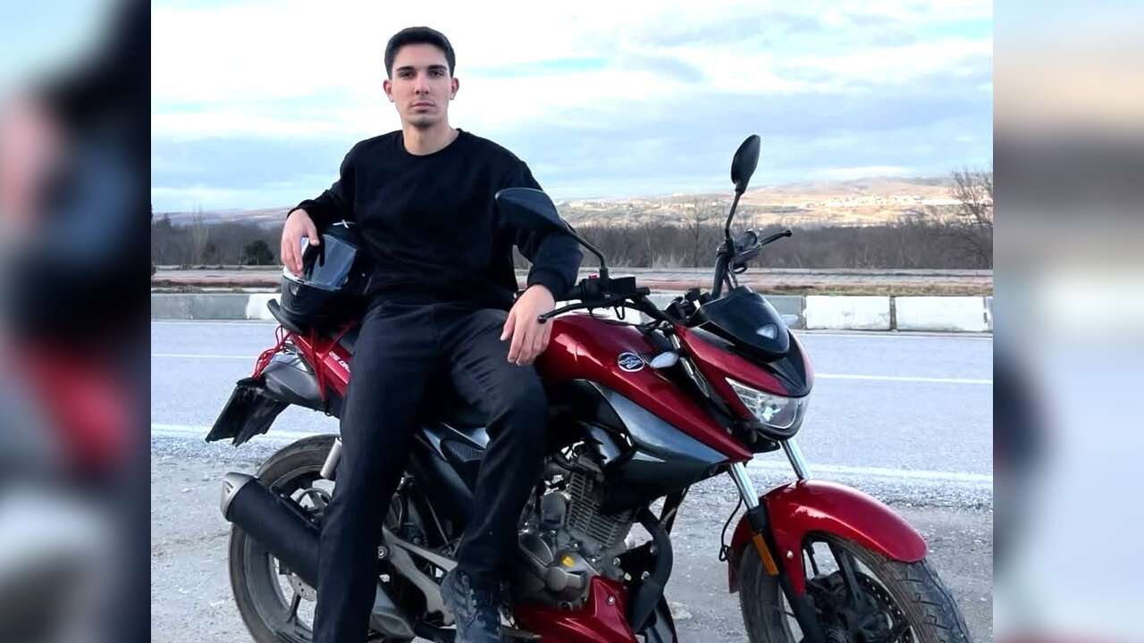 Trenin Çarptığı 18 Yaşındaki Genç Hayatını Kaybetti