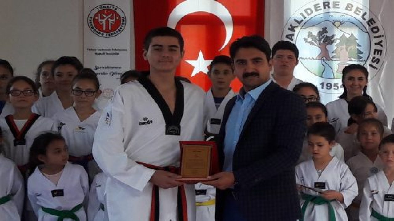 Taekwondo’da Başarılı Sporculara Ödül