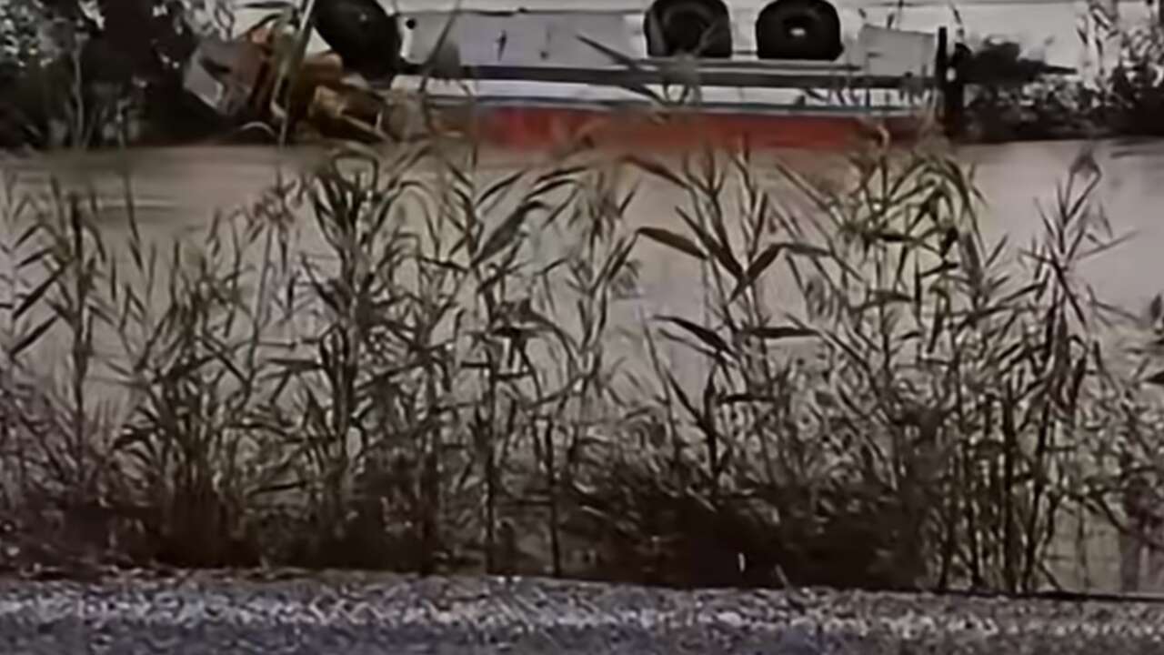 Dalaman’da Taşan Dereyi Yol Sandı: Tanker Devrildi, Şoförün Kurtuluşu Dikkat Çekti