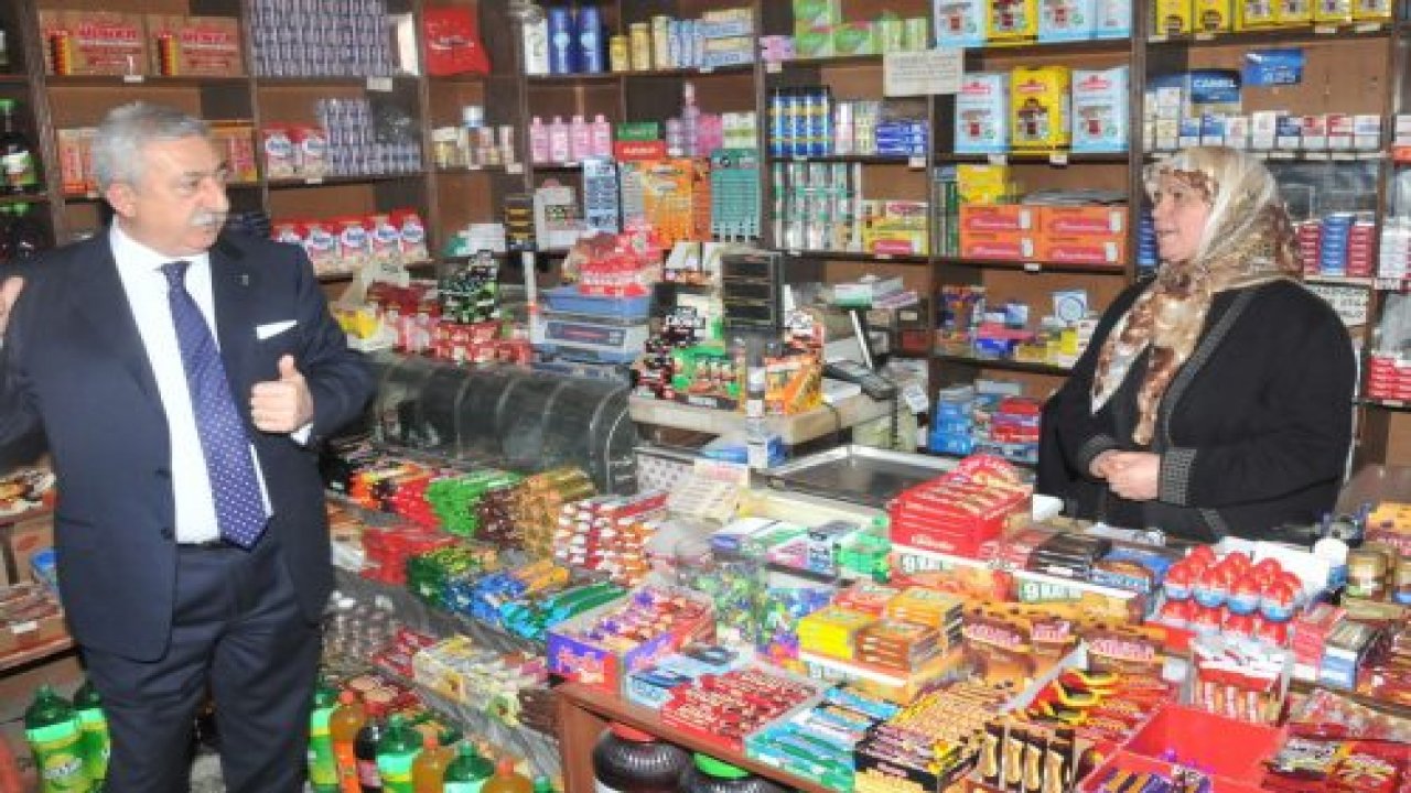 Esnaf AVM ve zincir marketlerden korunmalı”