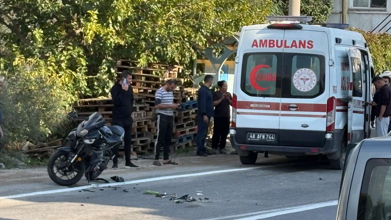 Muğla’da Motosiklet ile Otomobil Çarpıştı, Sürücü Yaralandı