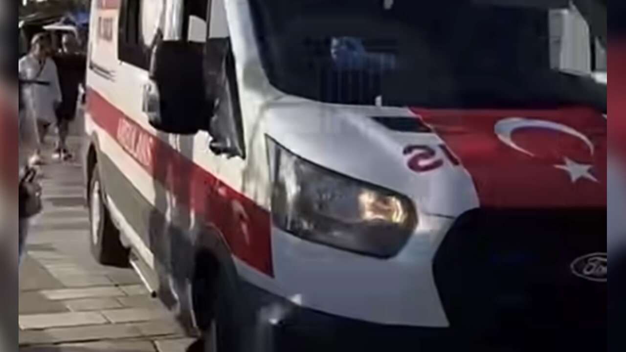 Muğla’da Müşteri Bir Anda Yere Düştü: Hastaneye Kaldırıldı