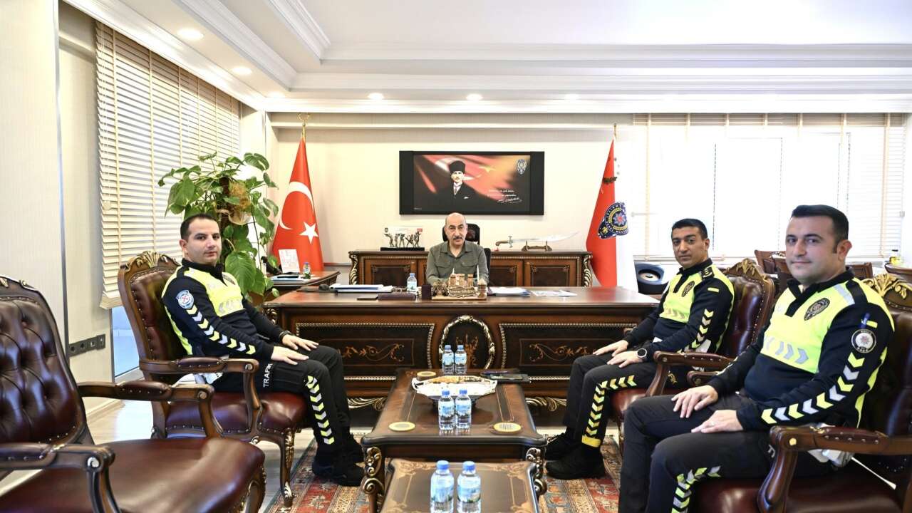 Muğla’da Türk Bayrağına Duyarlı Polisleri İl Emniyet Müdürü Ağırladı