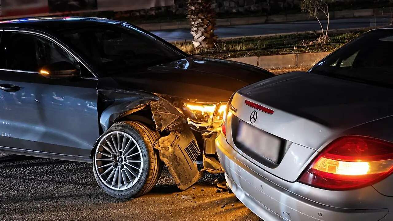 Muğla'da Motosikletlinin Düşmesi Zincirleme Kazaya Neden Oldu