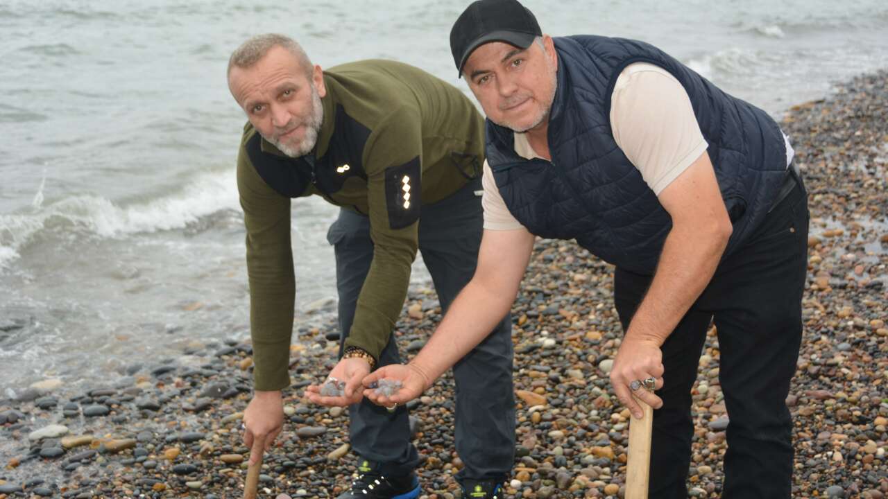 Muğla’nın Doğal Taş Hazinesini Keşfediyorlar: Yıllardır Taş Peşindeler