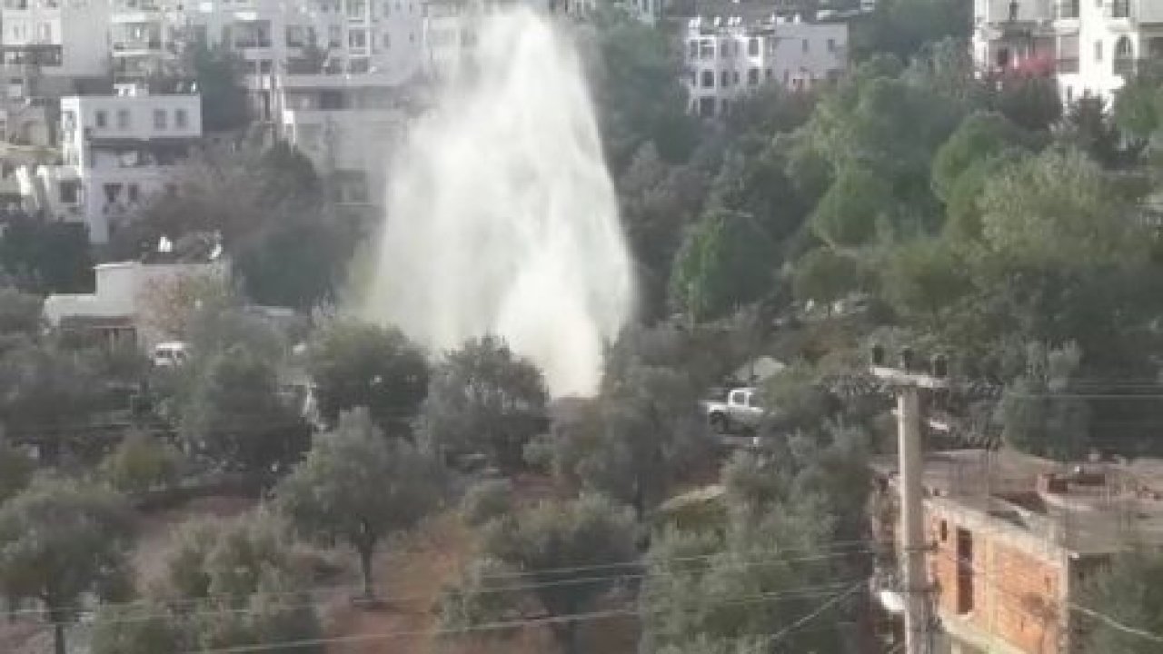 Boru patladı, su metrelerce yükseğe fışkırdı