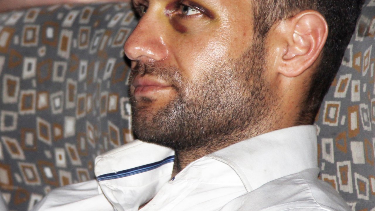 GİYDİĞİ ELBİSELERİ BİLE ÇALMIŞ