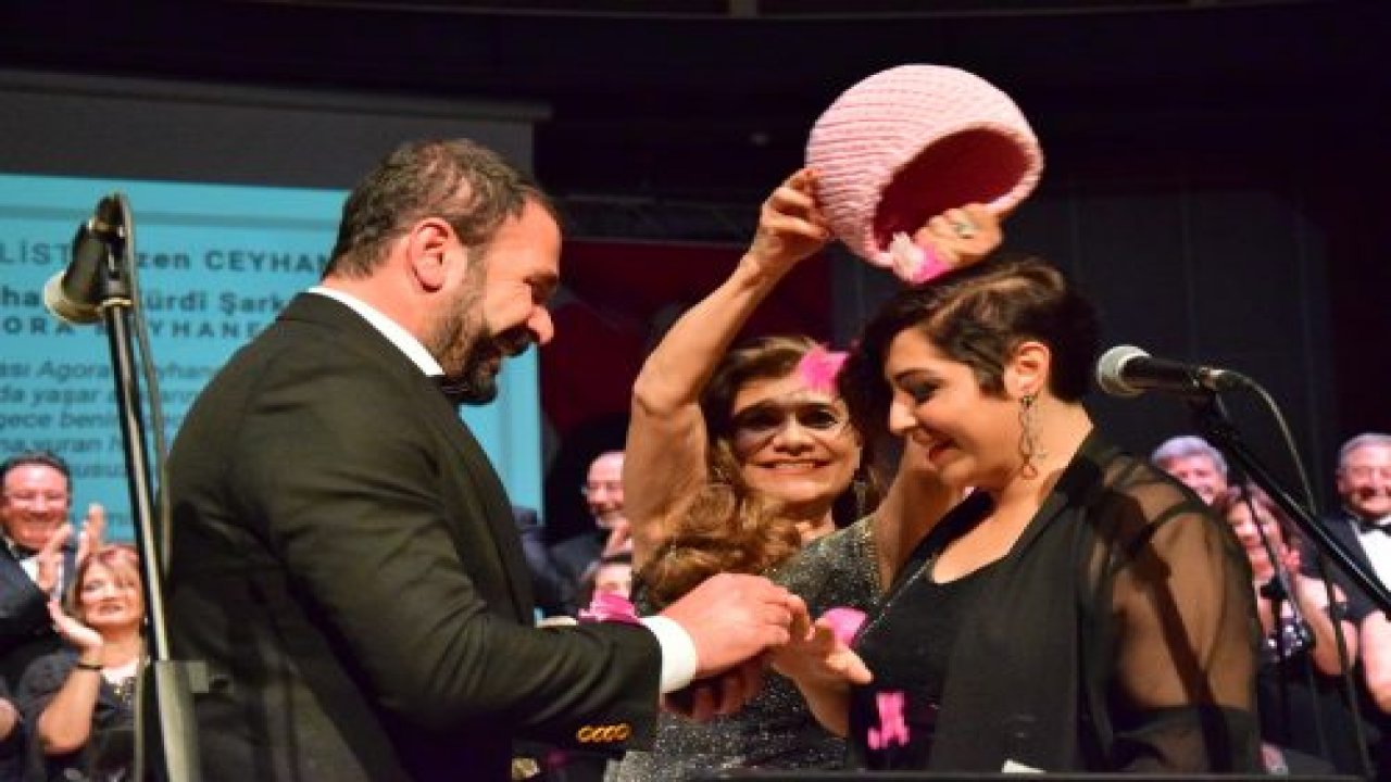 Konserde sürpriz evlilik teklifi