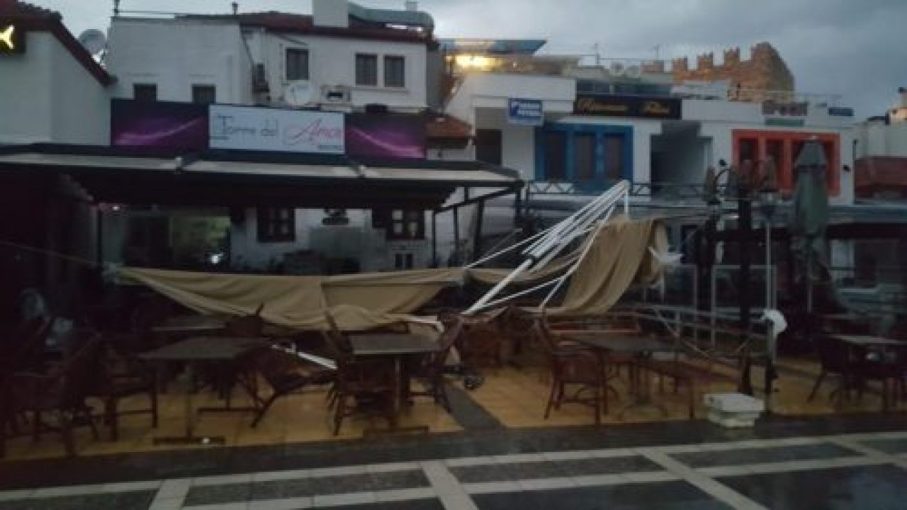 Marmaris’te korkutan fırtına