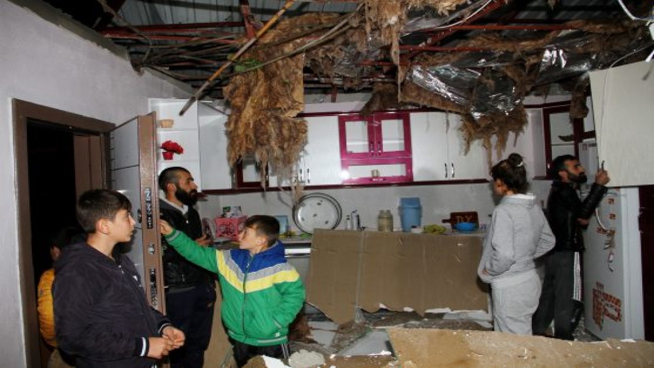 Fırtına ve yağış evlerin çatısını ve seraları uçurdu, ağaçları devirdi