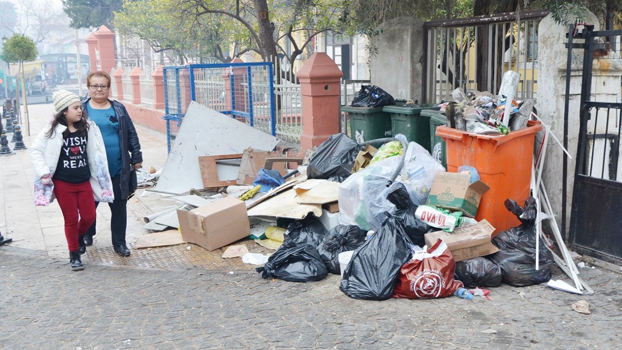 Milas’ın en işlek caddesinde yakışmayan manzara